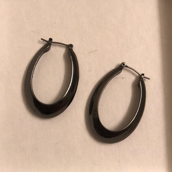 Three stylish hoop earnings! - Picture 4 of 4